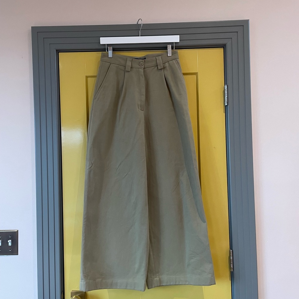 Fred Perry wide leg khakis, size 6